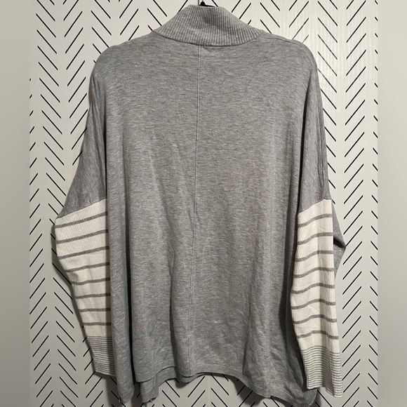 Jones New York Signature Gray Turtleneck with Striped Sleeves - Picture 6 of 11